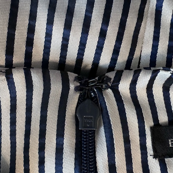 Banana Republic Striped Sleeveless Blouse Bow Detail White and Blue Tank Sz XS - Picture 9 of 15